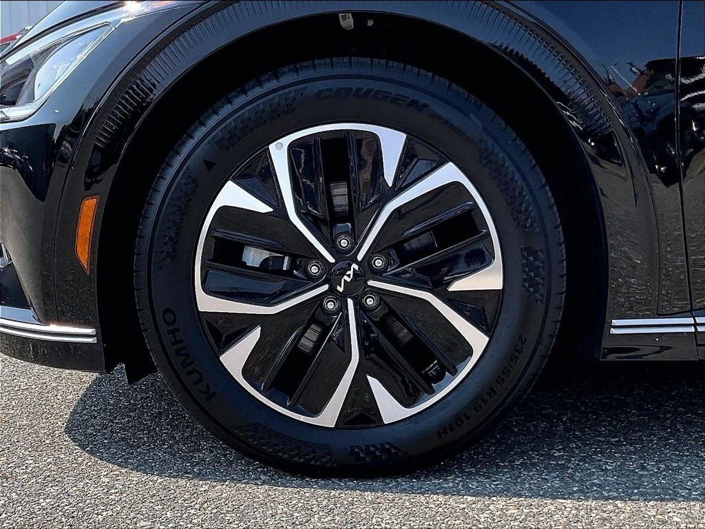 Used 2022 Black Kia Wind image 7