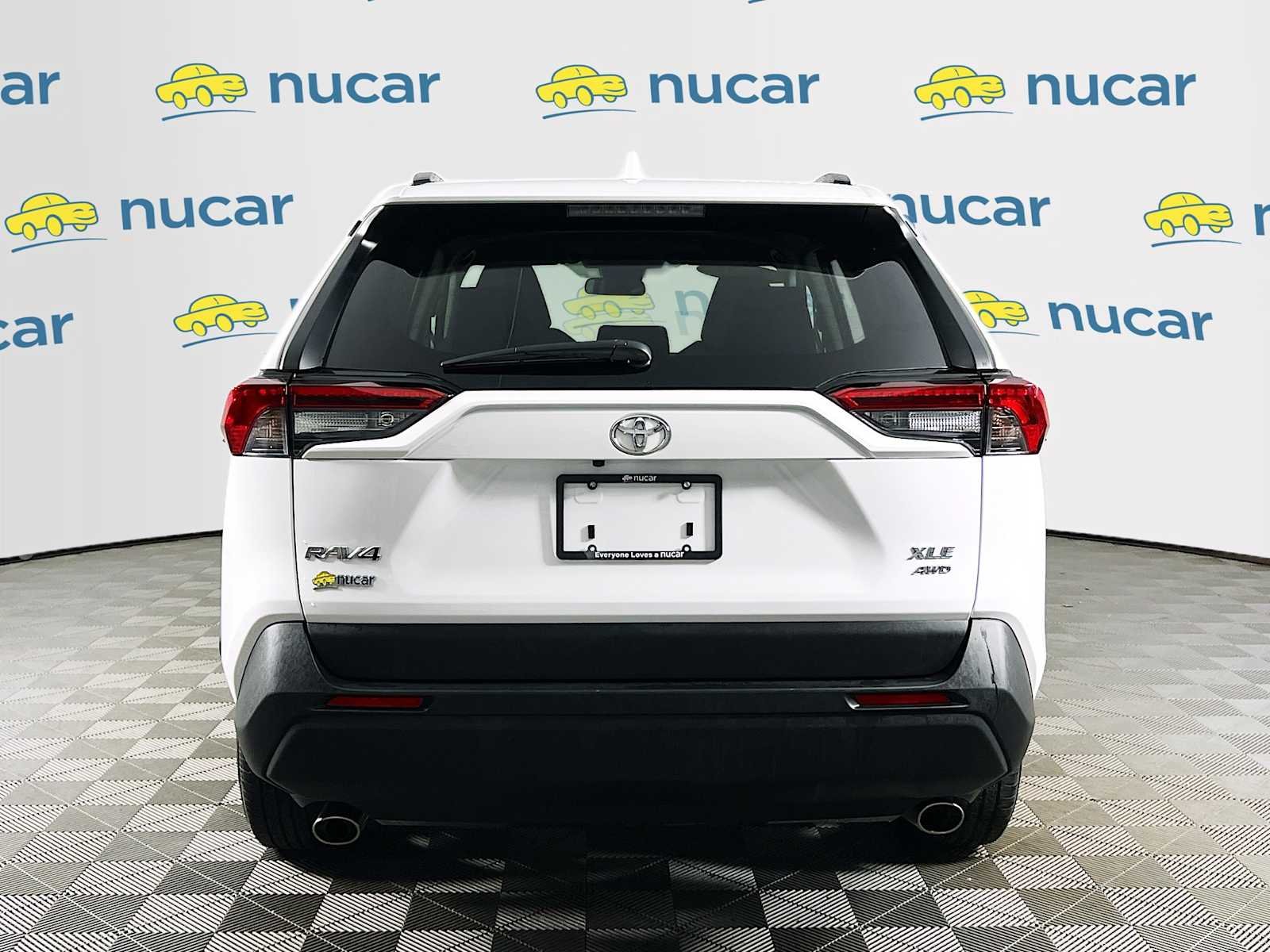Used 2025 Ice Cap Toyota XLE image 6