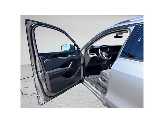 2025 Volkswagen Tiguan SE - Photo 10