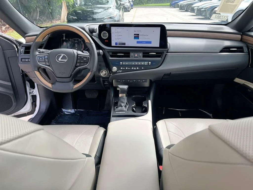 Used 2024 White Pearl Lexus 350 Ultra Luxury image 21