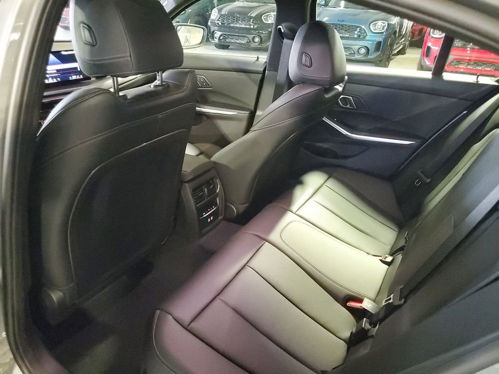 2025 BMW 3 Series 330i - Photo 10