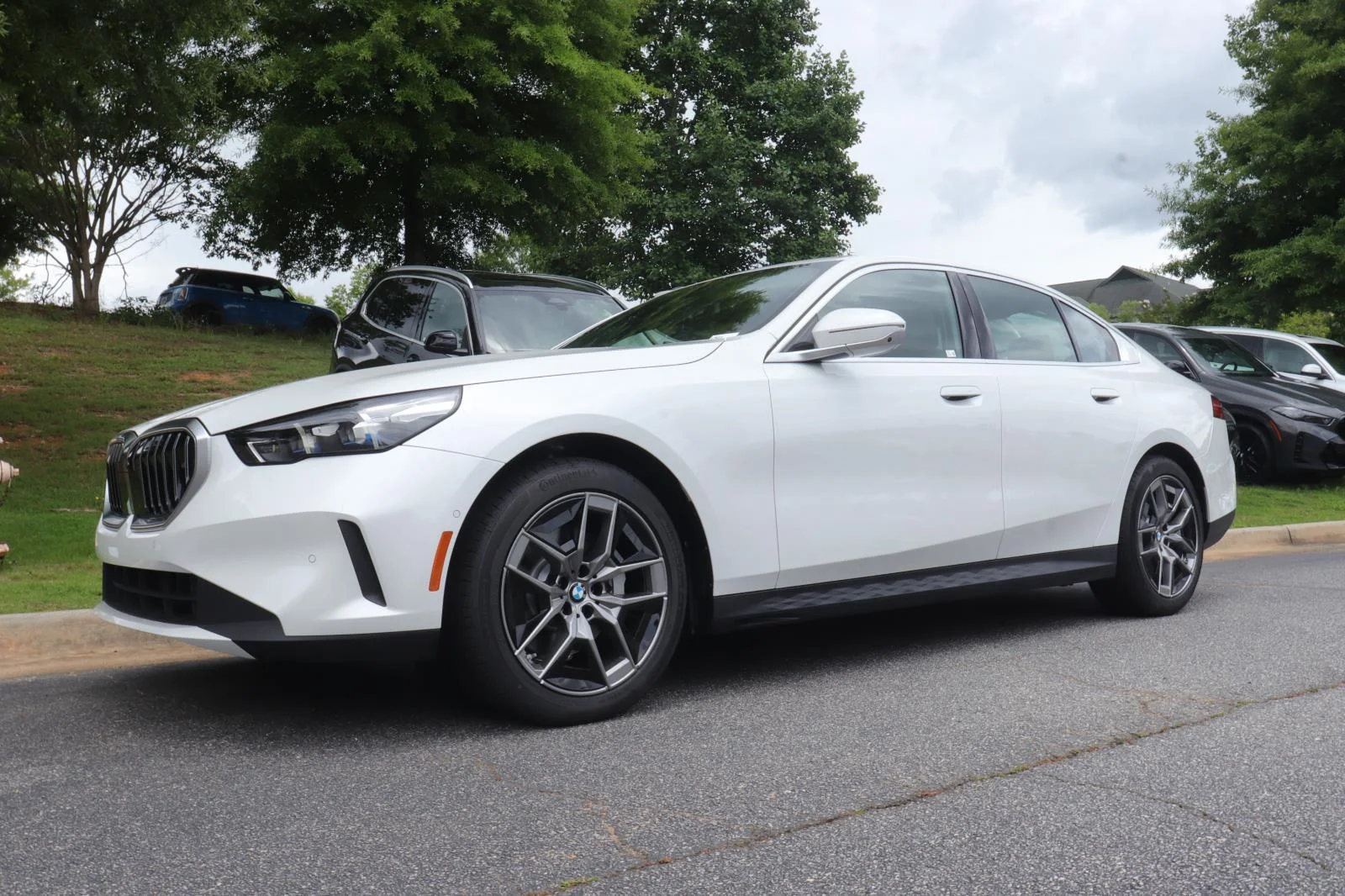 New 2027 Mineral White Metallic BMW 530i image 41