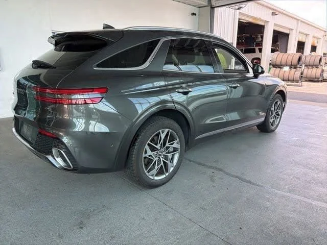 Used 2023 Makalu Gray Genesis 2.5T image 9