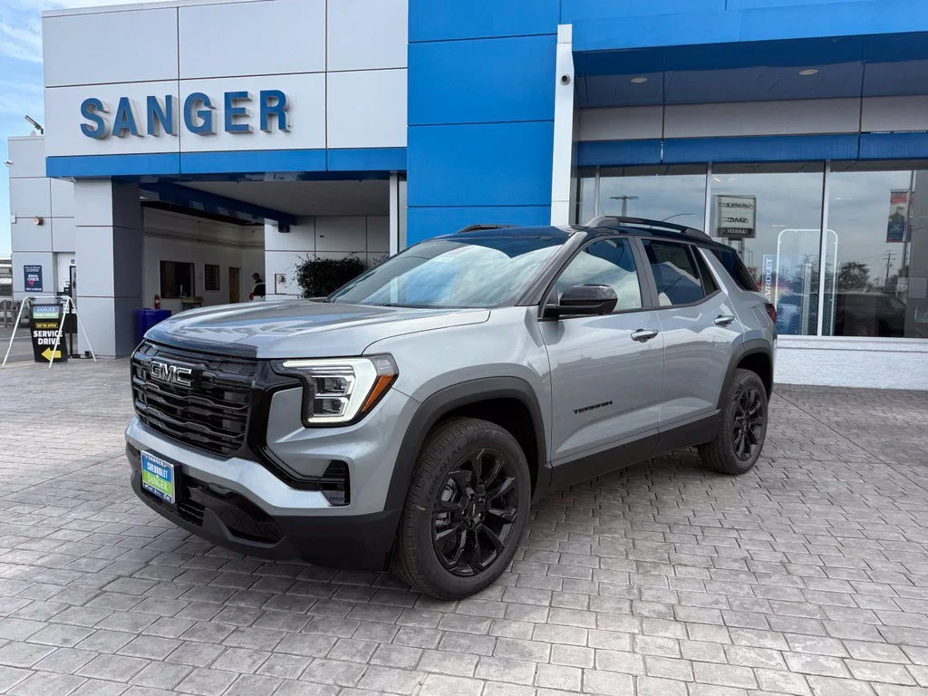 New 2027 Sterling Metallic GMC Elevation image 4
