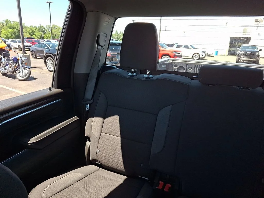 Used 2025 Summit White Chevrolet LT image 19