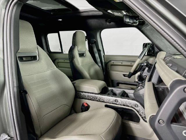 Certified Used 2025 Faroe Green Land Rover OCTA image 29