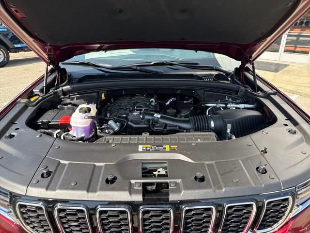 New 2025 Velvet Red Pearl-Coat Exterior Paint Jeep Limited image 11