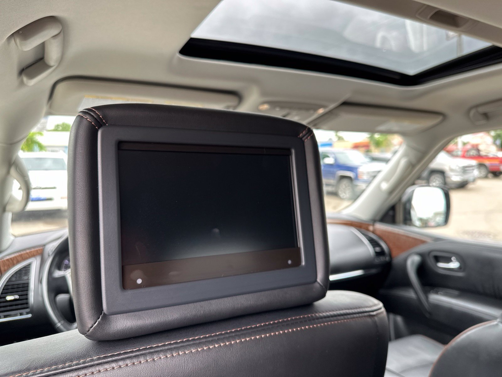 Used 2020 White Nissan Platinum image 22