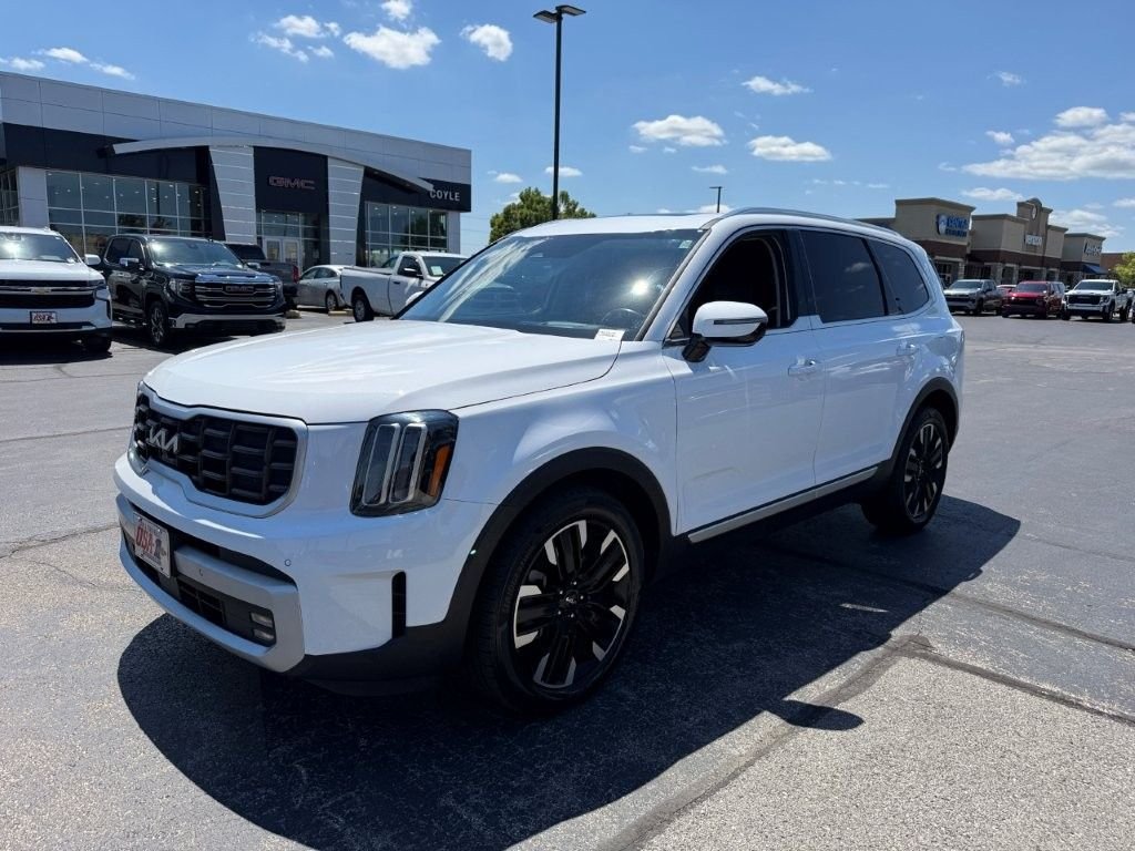 Used 2024 White Kia SX-Prestige image 3