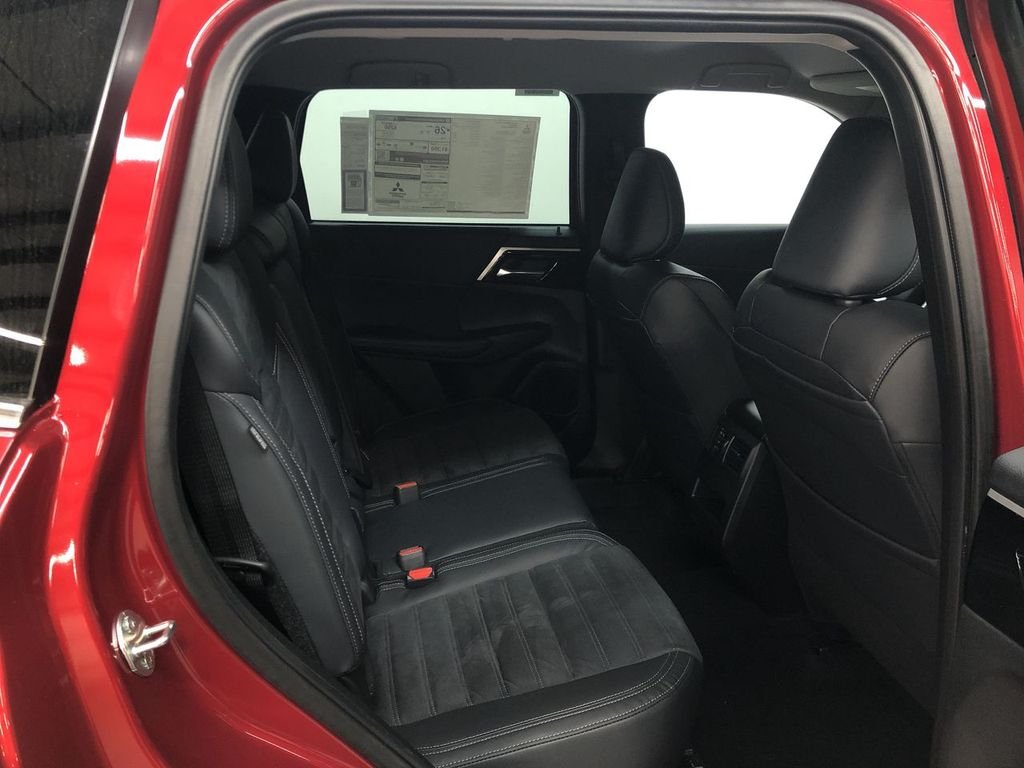 Used 2022 Red Diamond Mitsubishi SE image 9