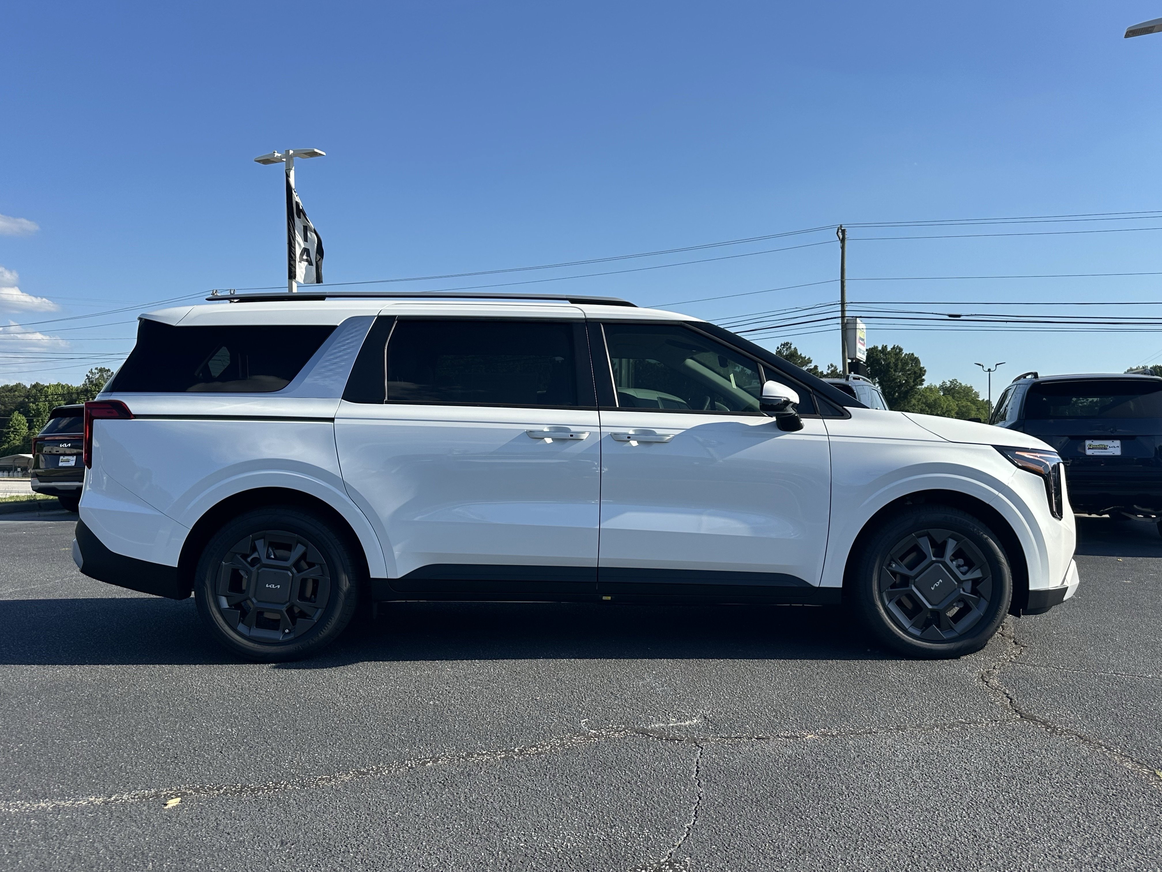 New 2026 Snow White Pearl Kia EX image 9