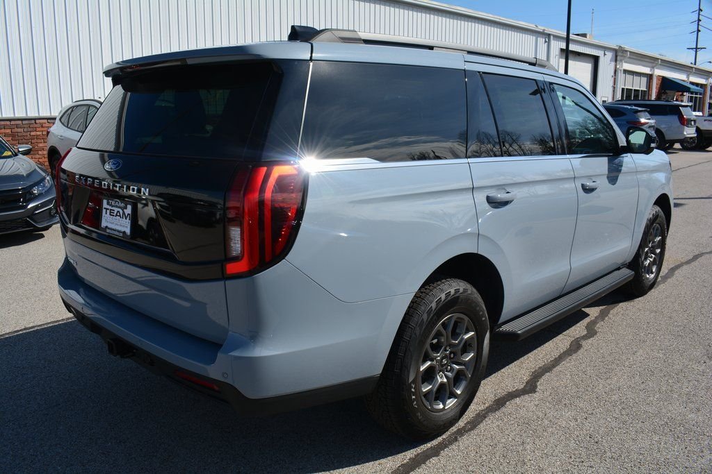 New 2026 Glacier Gray Metallic Tri-Coat Ford Active image 3
