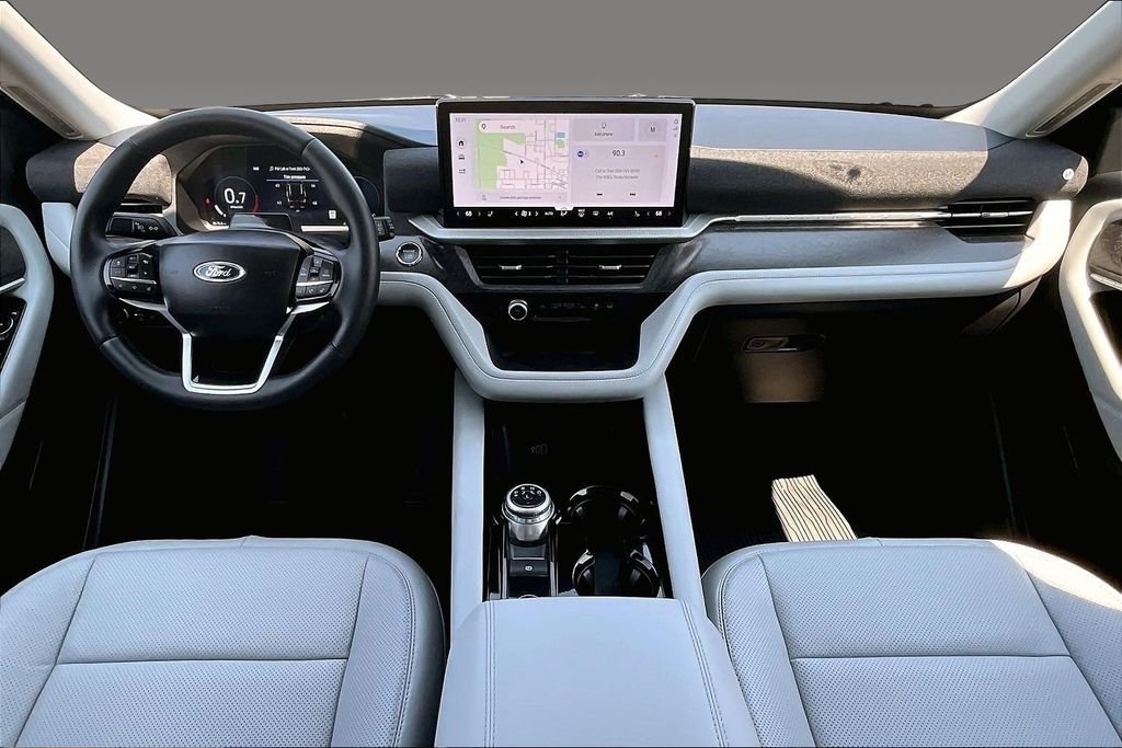 2026 Ford Explorer Platinum - Photo 2
