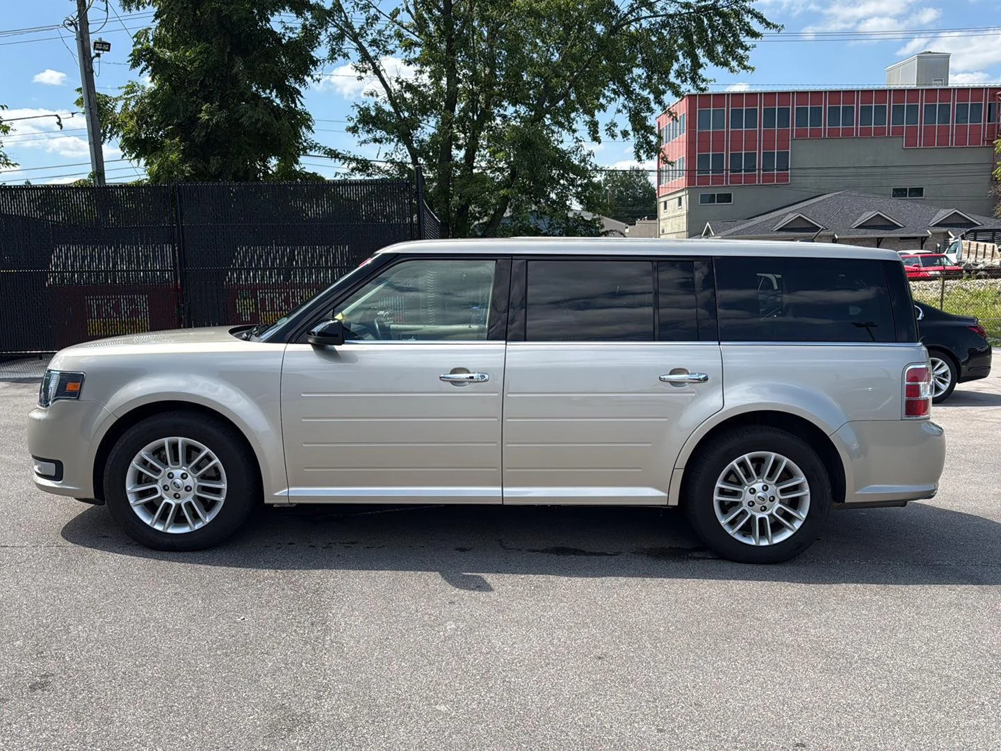 Used 2018 White Gold Ford SEL image 6