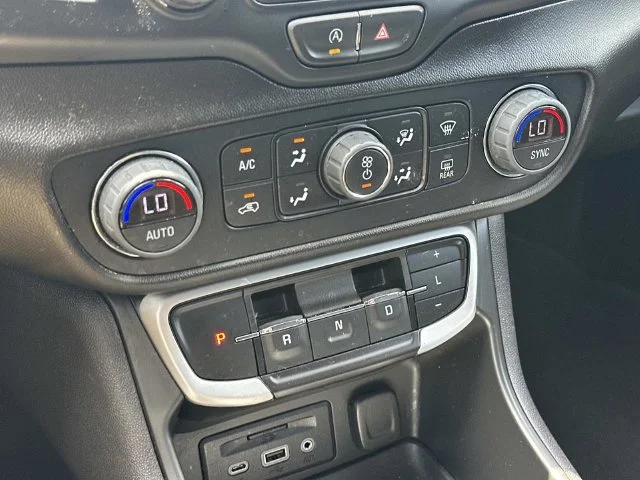 Used 2023 Silver GMC SLE image 33