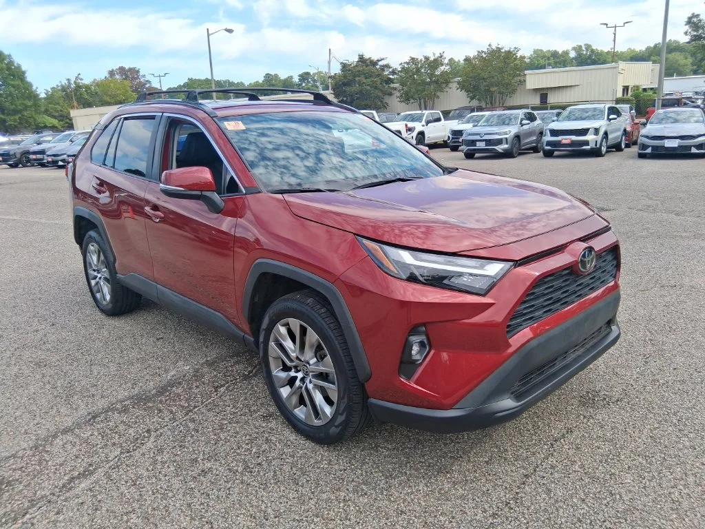 Used 2022 Red Toyota XLE Premium image 3