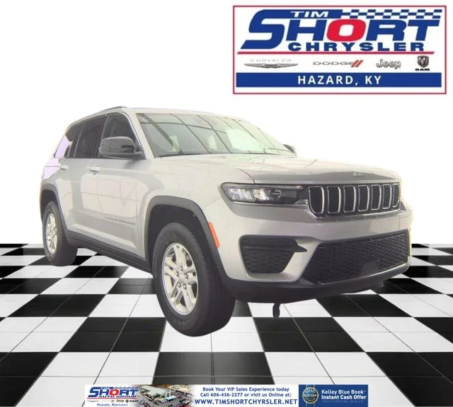 Used 2023 Silver Jeep Laredo image 1