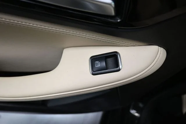 Used 2019 Black INFINITI LUXE image 12