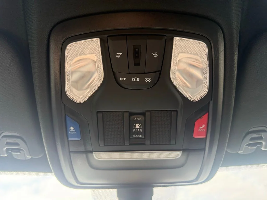 Used 2024 White Ram Big Horn/Lone Star image 28