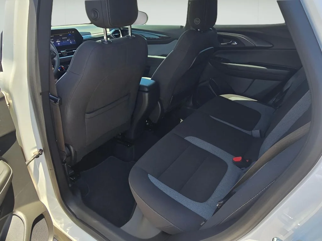 Used 2025 Summit White Chevrolet LT image 25