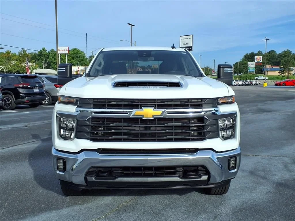 Used 2025 Summit White Chevrolet LT image 2