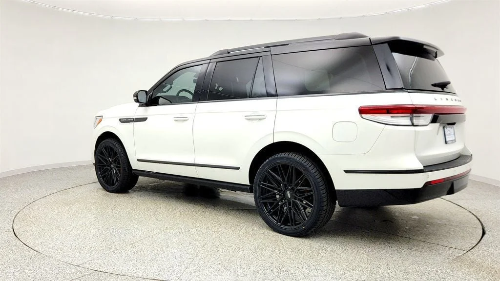 Used 2024 Pristine White Metallic Tri-Coat Lincoln Black Label 4x4 image 7