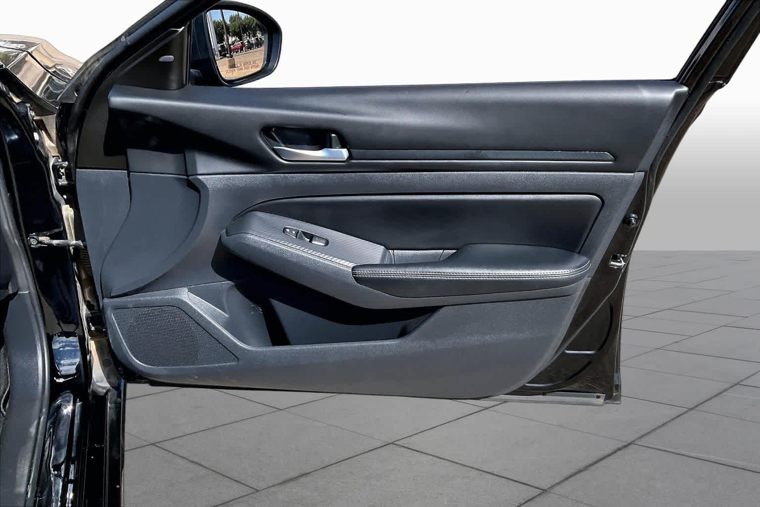 Used 2025 Super Black Nissan SV image 21