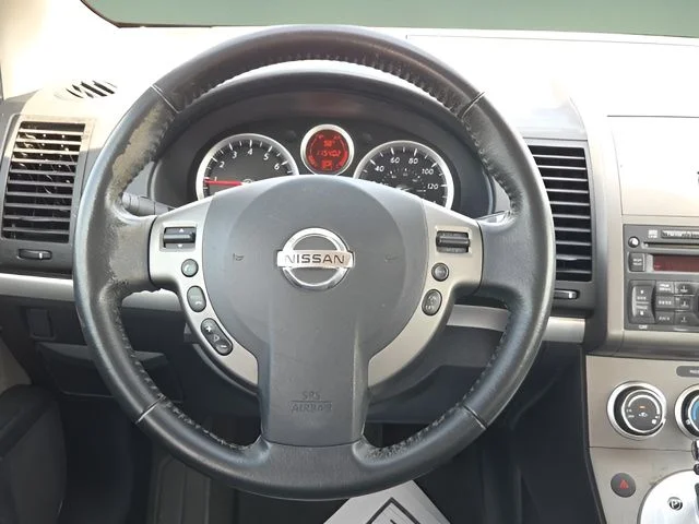 Used 2010 Silver Nissan 2.0 SR image 12