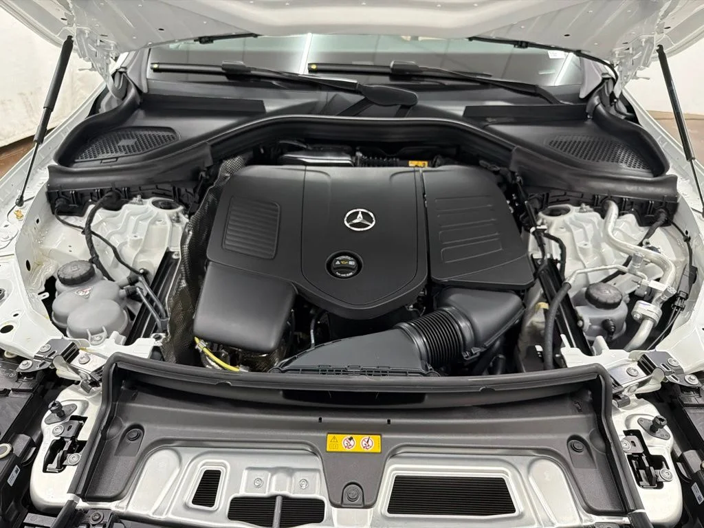 New 2027 White Mercedes-Benz GLC 300 image 34