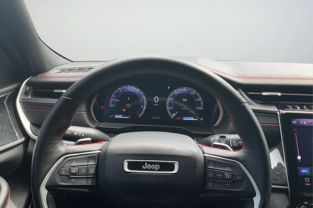 Used 2022 Silver Jeep Trailhawk image 14