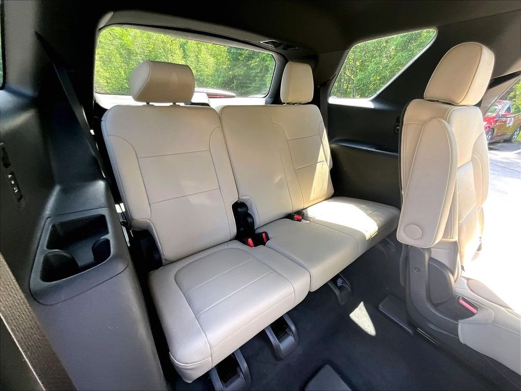Used 2022 Silver Ice Metallic Chevrolet LT Leather image 17