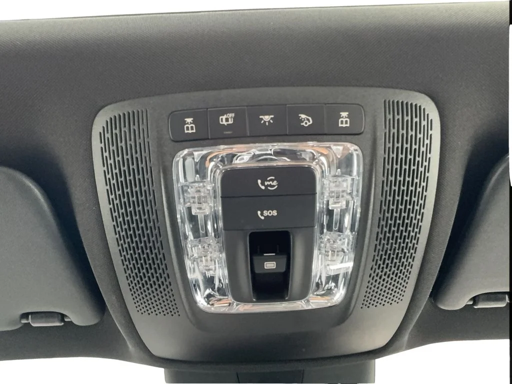 Used 2025 Black Mercedes-Benz GLB 250 image 47
