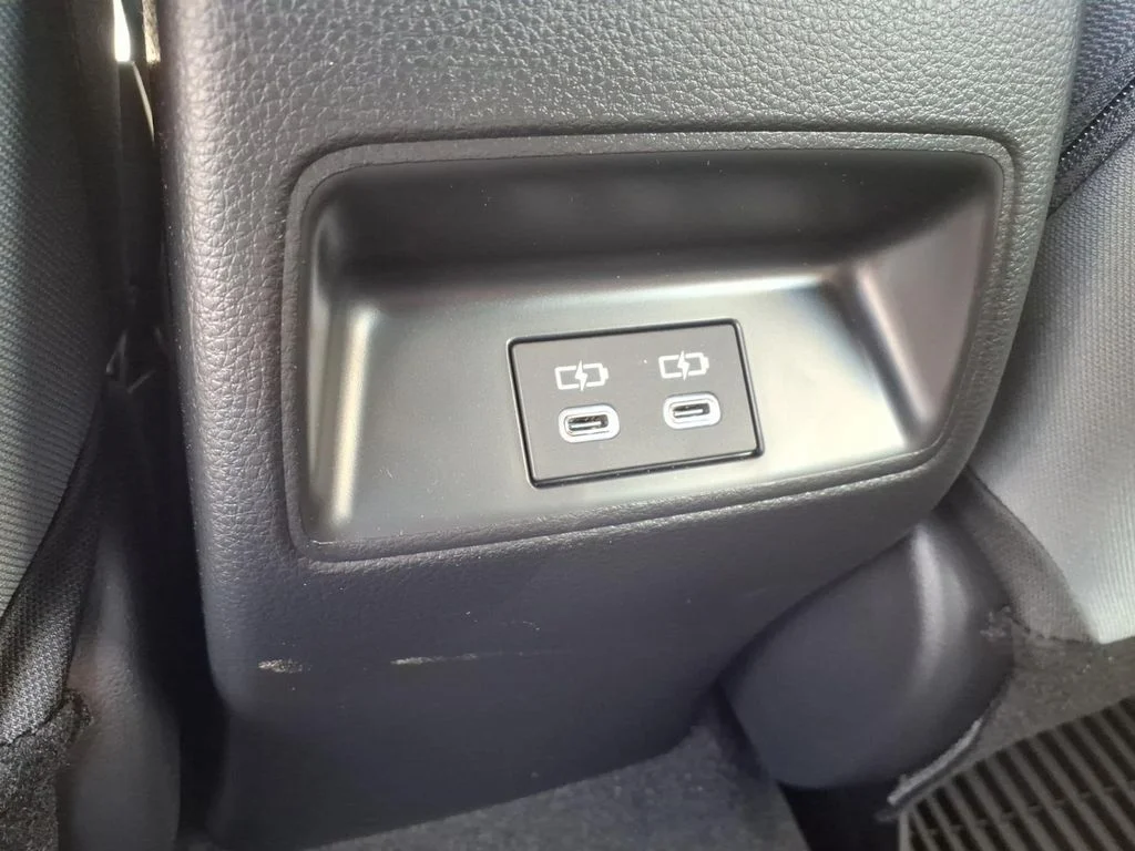 2026 Toyota Corolla SE - Photo 10