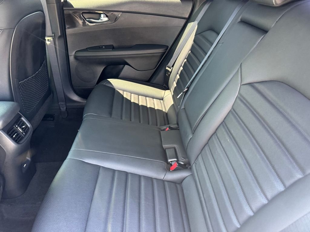 Used 2024 White Kia GT-Line image 11