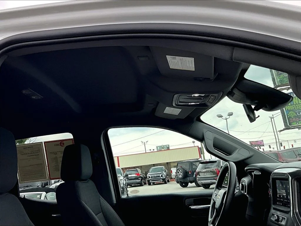 Used 2023 White Chevrolet Custom image 23