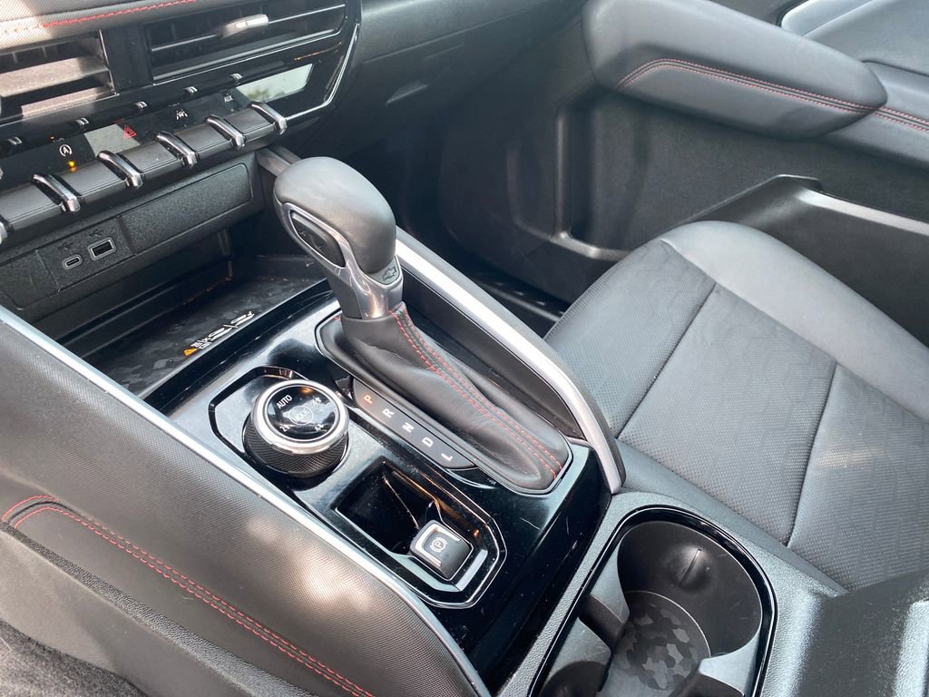 Used 2025 Summit White Chevrolet Z71 image 24