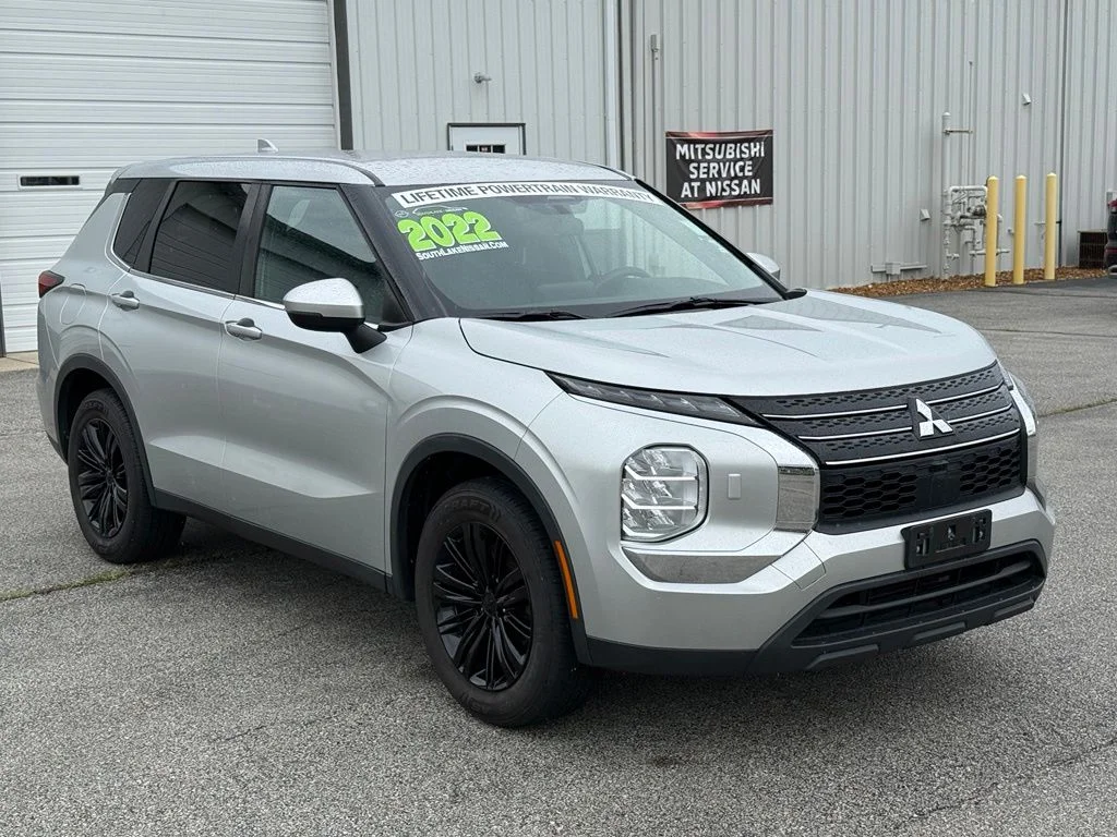 Used 2022  Mitsubishi ES image 9