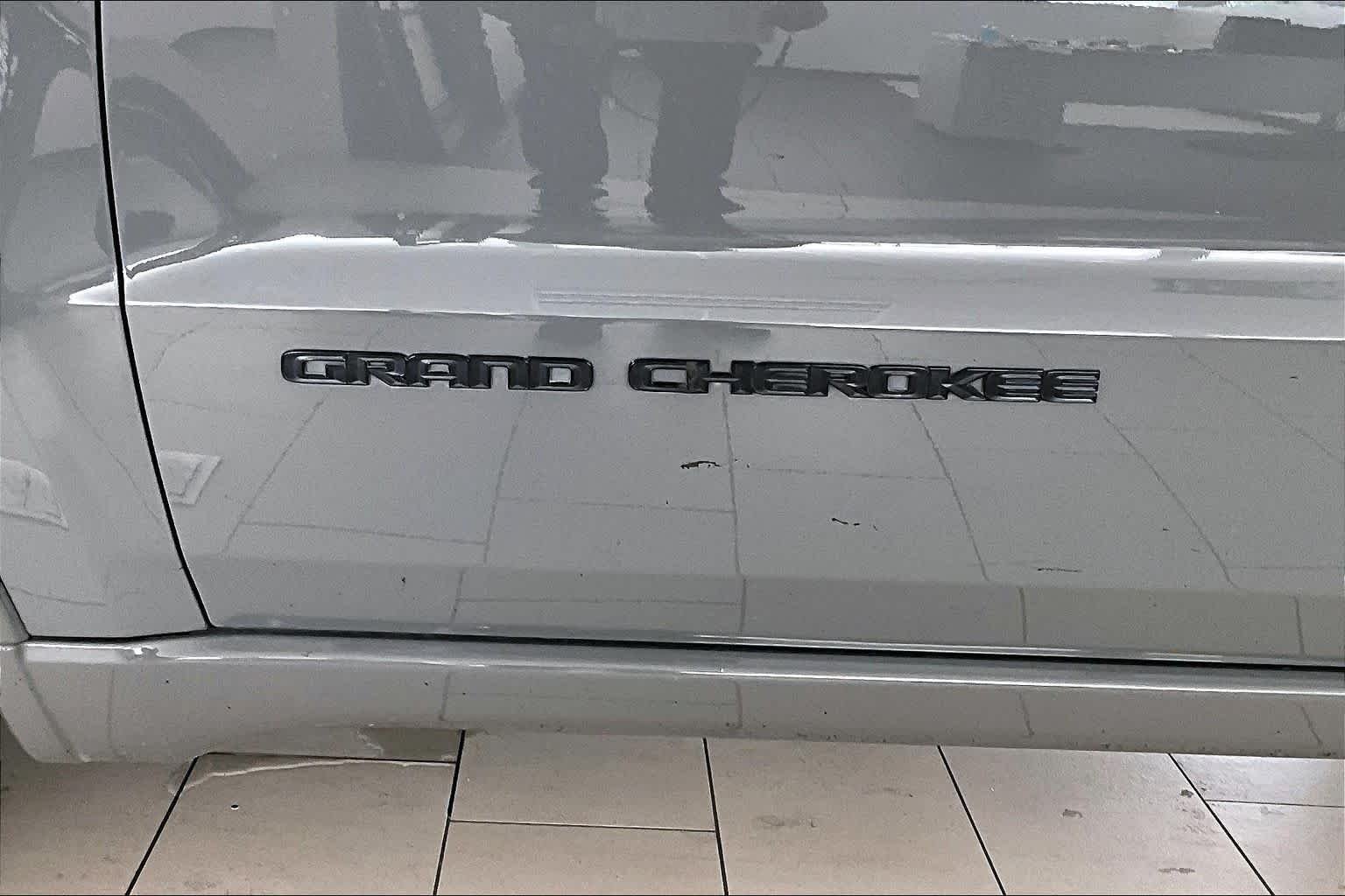 Used 2020 Sting-Gray Clearcoat Jeep Altitude image 9