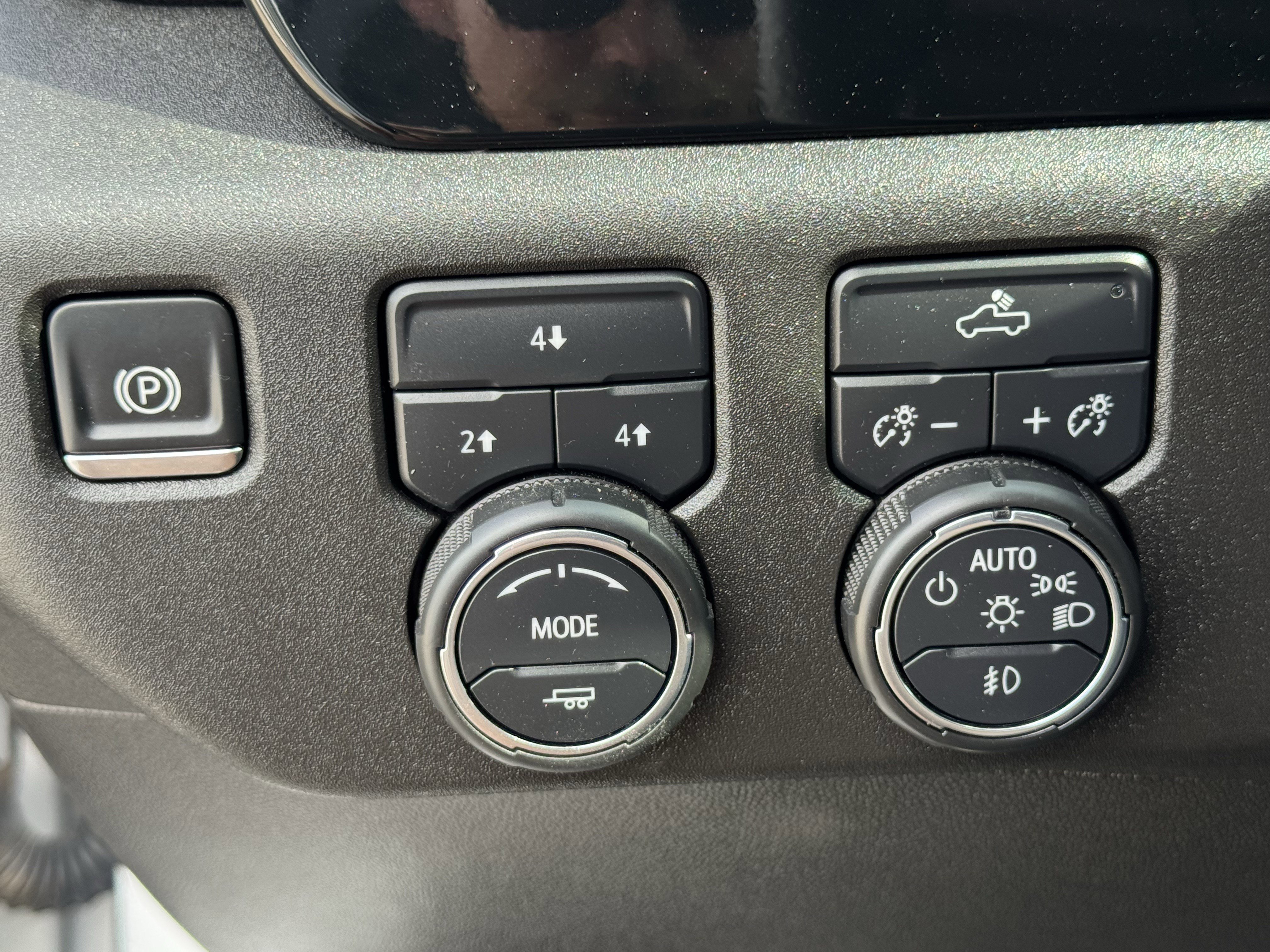 Used 2025 Summit White Chevrolet LT image 24
