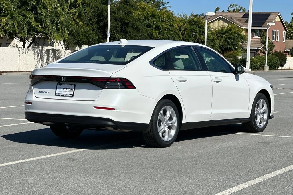 New 2026 Platinum White Pearl Honda LX image 4