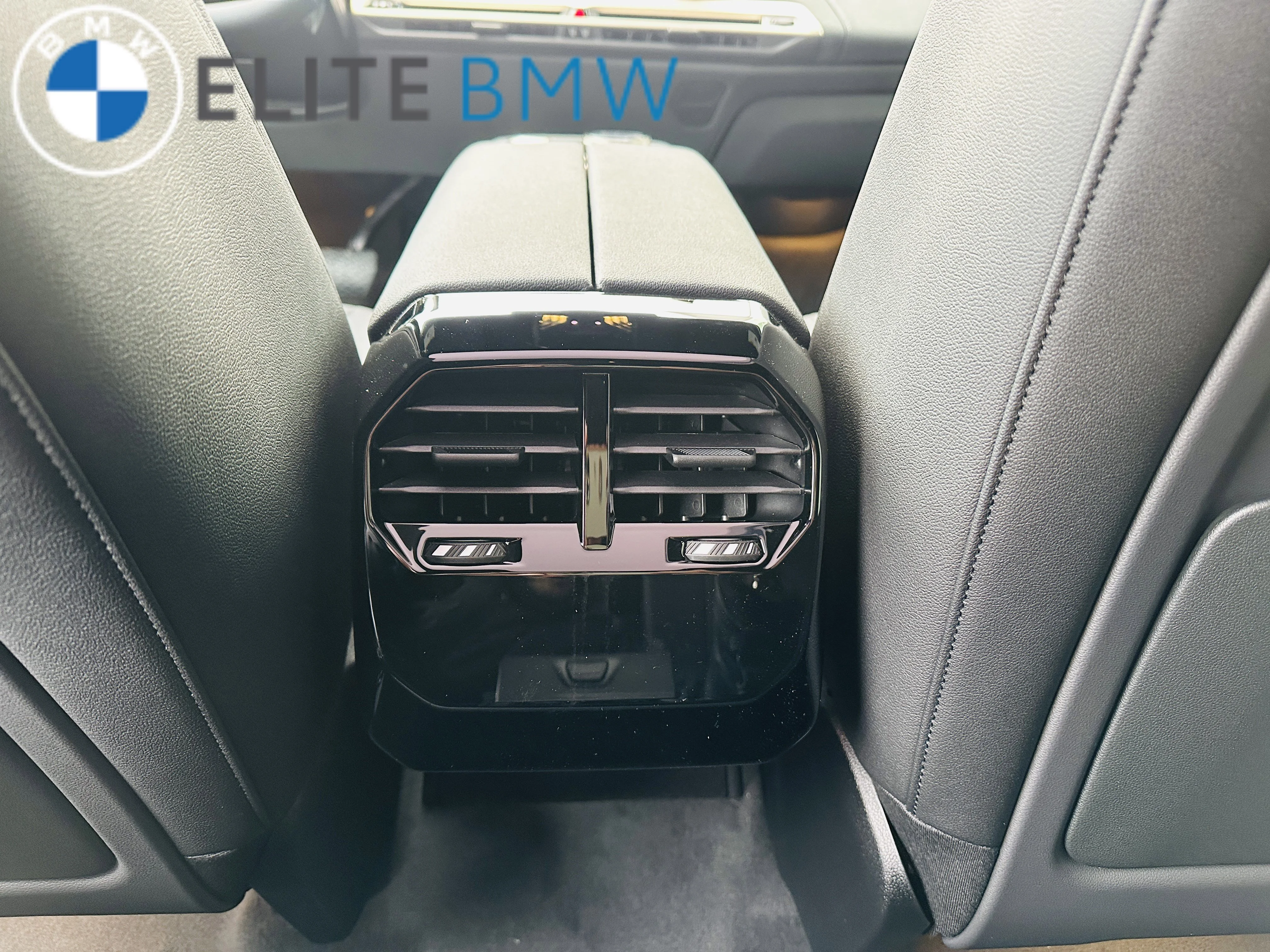 Used 2026 BLACK SAPPHIRE METALLIC BMW XDRIVE60 image 27
