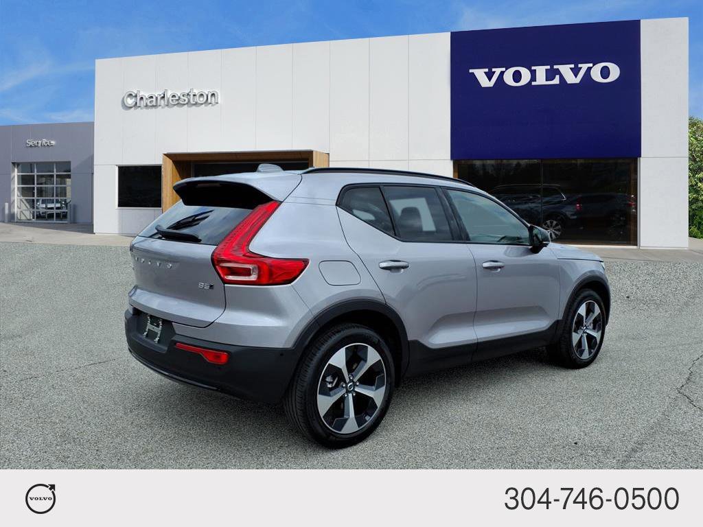 2026 Volvo XC40 Plus photo 3
