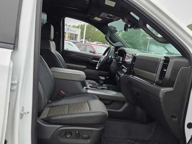 Used 2024 White Chevrolet ZR2 image 15