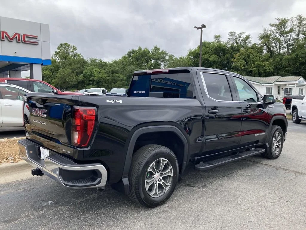 New 2026 Onyx Black GMC SLE image 4