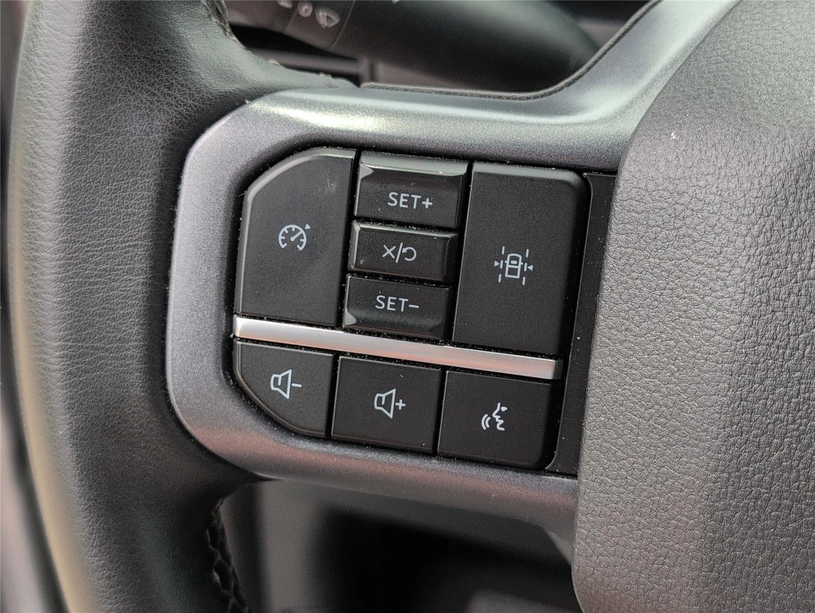 Used 2024 Iconic Silver Ford XLT image 22