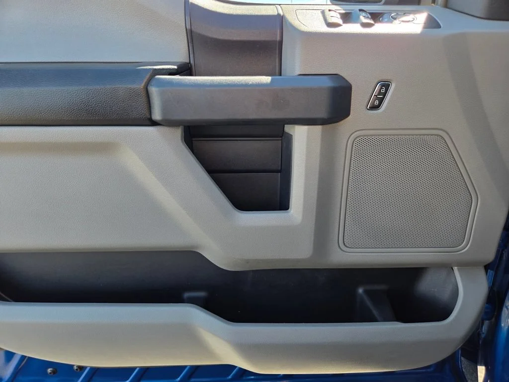 Used 2018 Lightning Blue Ford XL image 17