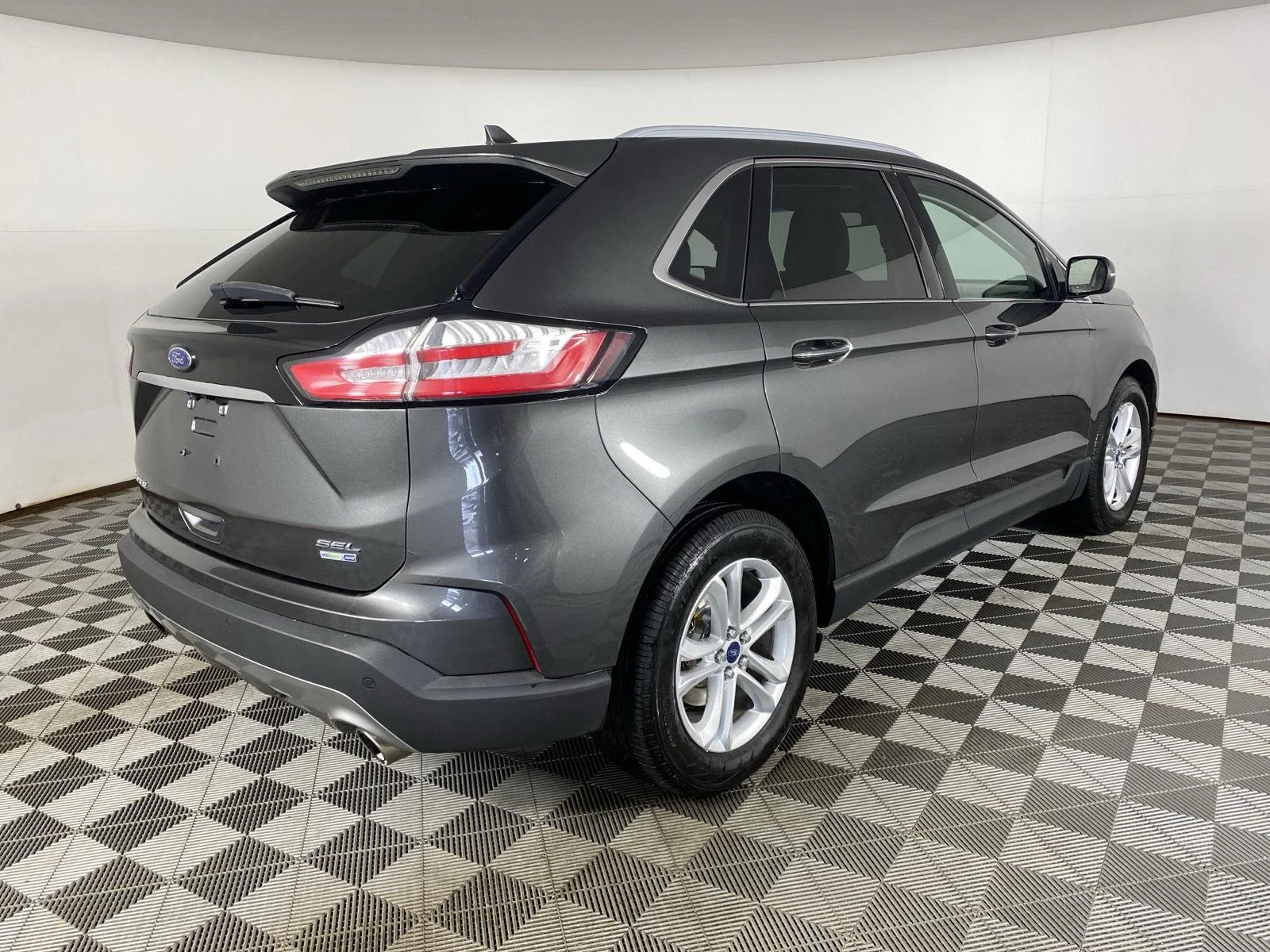 Used 2020  Ford SEL image 7