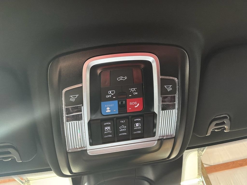 New 2026 Granite Crystal Metallic Clear-Coat Exterior Paint RAM Laramie image 34