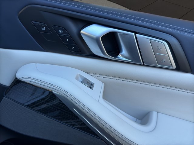 Used 2021 Carbon Blue Metallic BMW xDrive40i image 18