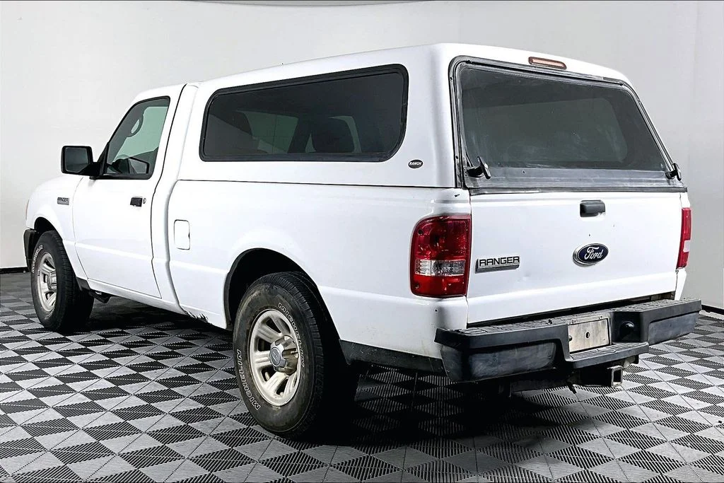 Used 2011 White Ford XL image 2